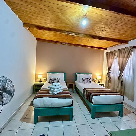Hostal Qachi Chentura サン・ペドロ・デ・アタカマ エクステリア 写真